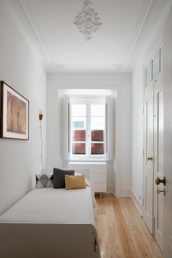 Renovated Charming Apartment With Terrace In Lapa Lisbon Exterior photo